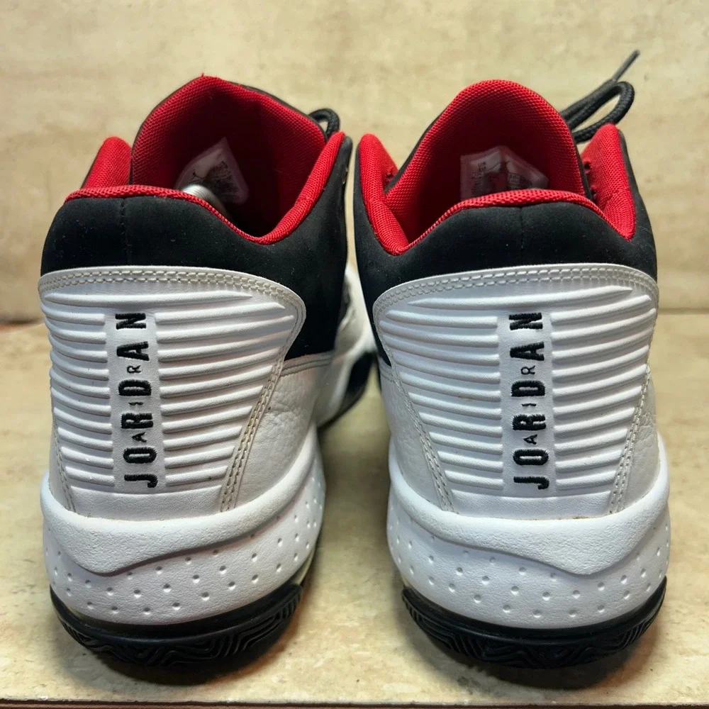 Jordan Max Aura 2 White Black Gym Red Sneakers CK6636-100 Mens Size‎ 10